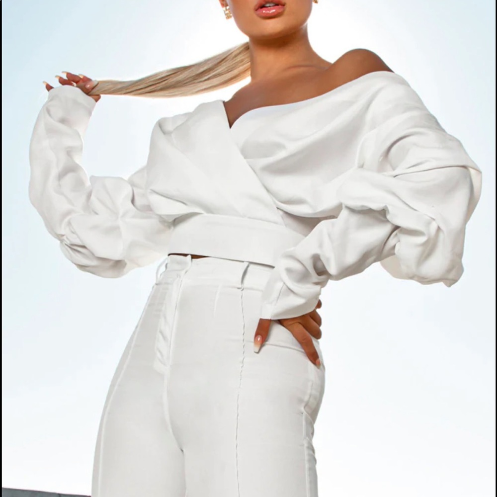 SOLD‼️White Woven Puff Sleeve Crop Shirt